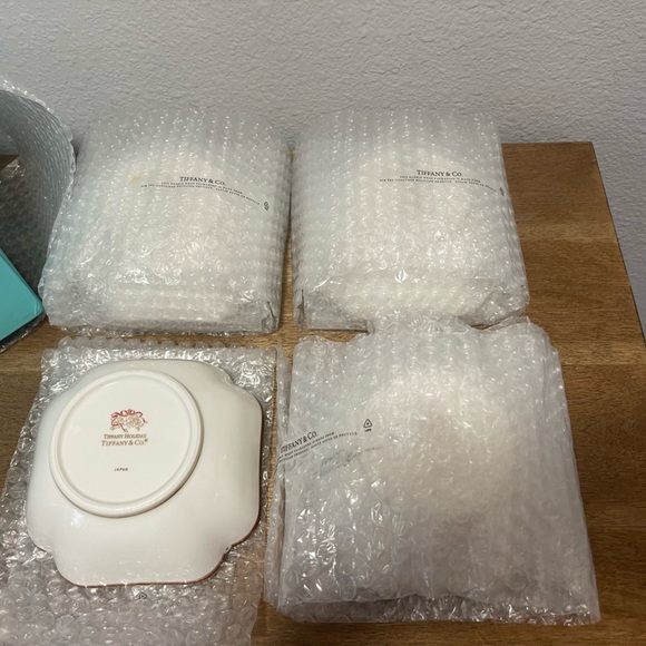 Mint Tiffany china Holiday Garland bowls set - Picture 2 of 2